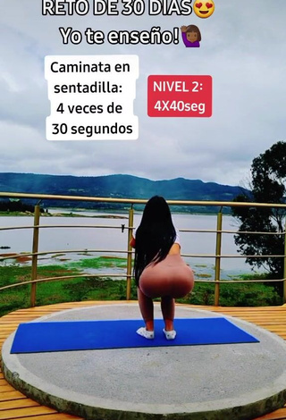 3. Hot Lulo Fit Shows Butt while doing Fitness Exercises