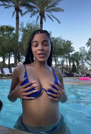 Amazing Lynn Bailey Shows Cleavage in Hot Blue Bikini at the Pool (Underboob)