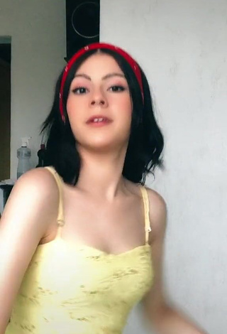 Hot Maria Eduarda Shows Cleavage in Yellow Dress