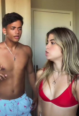 4. Sexy Mapu Alves Shows Cleavage in Red Bikini Top