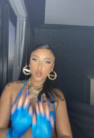 Hot Mariah Angeliq Shows Cleavage in Blue Crop Top