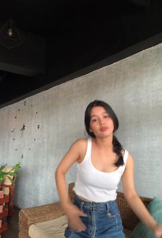 3. Hot maypresado Shows Cleavage in White Crop Top