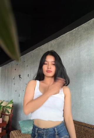 4. Sexy maypresado Shows Cleavage in White Crop Top