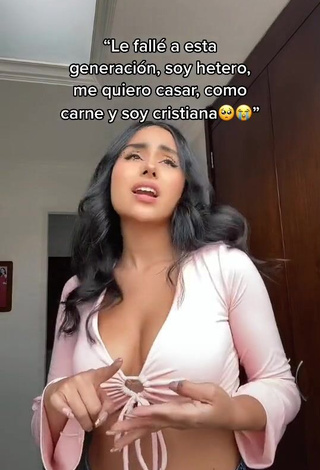 4. Sexy Marianella Flórez Lovera Shows Cleavage in Pink Crop Top