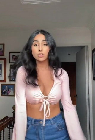 4. Cute Marianella Flórez Lovera Shows Cleavage in Pink Crop Top