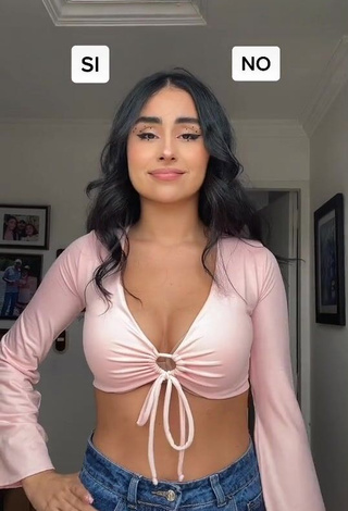 4. Sweetie Marianella Flórez Lovera Shows Cleavage in Pink Crop Top