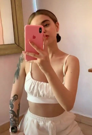 Beautiful Melisa Ruiz Shows Cleavage in Sexy White Crop Top