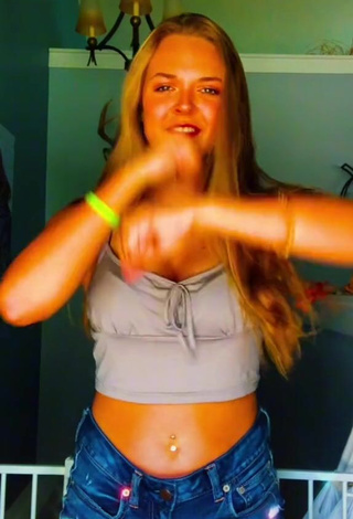 1. Hot morg Shows Cleavage in Grey Crop Top and Bouncing Tits