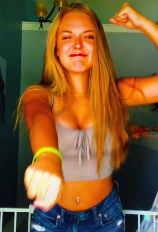 4. Hot morg Shows Cleavage in Grey Crop Top and Bouncing Tits