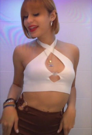 3. Desirable Nicol Gutiierrez Shows Cleavage in White Crop Top