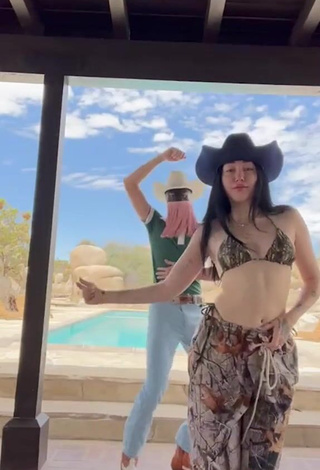 Hot Noah Cyrus Shows Cleavage in Bikini Top