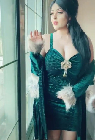 Sexy Salma Elshimy Shows Cleavage in Green Dress