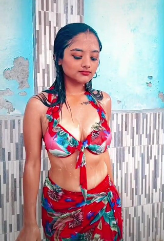 4. Hot Samikshya Basnet Shows Cleavage in Crop Top