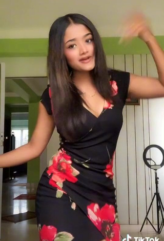 3. Sexy Samikshya Basnet Shows Cleavage in Floral Dress