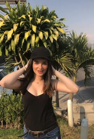 Sexy Sandy Shows Cleavage in Black Tank Top