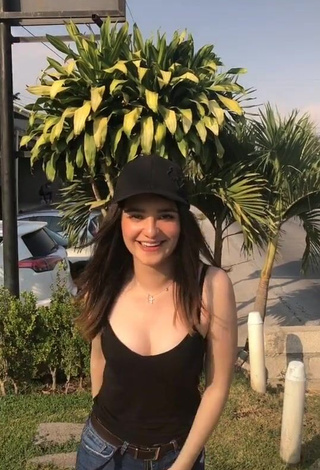 3. Sexy Sandy Shows Cleavage in Black Tank Top