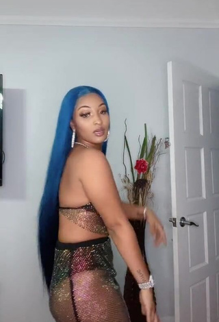 Desirable Shenseea Shows Cleavage in Black Crop Top