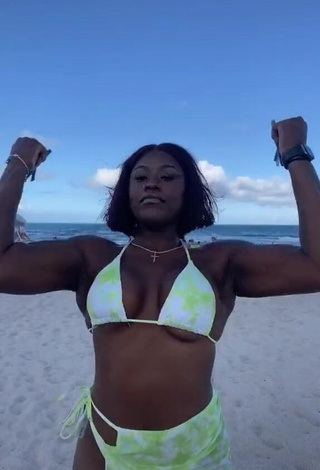 Skaibeauty Looks Amazing in Bikini and Bouncing Breasts