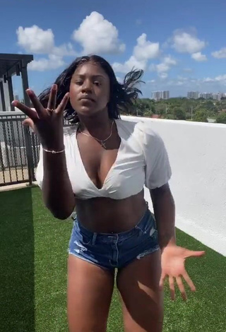 Skaibeauty Shows Cleavage in Sexy White Crop Top and Bouncing Boobs