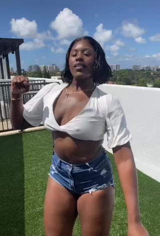 4. Skaibeauty Shows Cleavage in Sexy White Crop Top and Bouncing Boobs