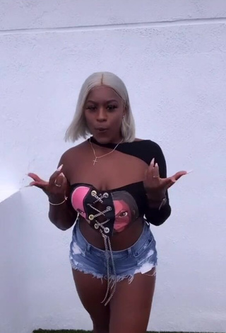 1. Adorable Skaibeauty Shows Cleavage in Seductive Crop Top and Bouncing Breasts