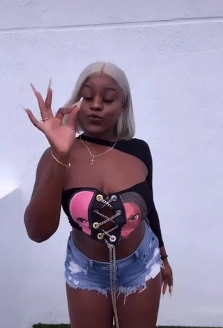 Adorable Skaibeauty Shows Cleavage in Seductive Crop Top and Bouncing Breasts