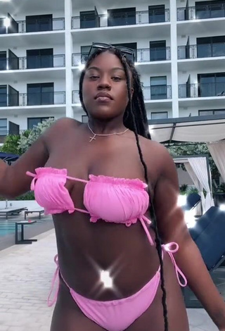 3. Hot Skaibeauty Shows Cleavage in Pink Bikini and Bouncing Breasts