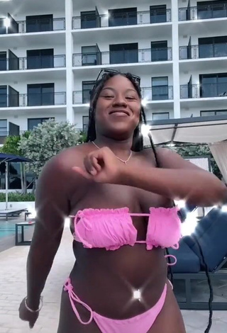 4. Hot Skaibeauty Shows Cleavage in Pink Bikini and Bouncing Breasts