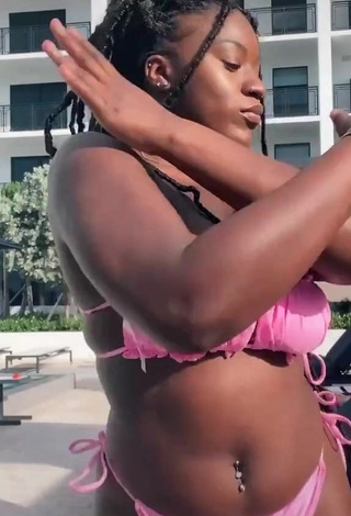 4. Hottie Skaibeauty Shows Cleavage in Pink Bikini and Bouncing Breasts