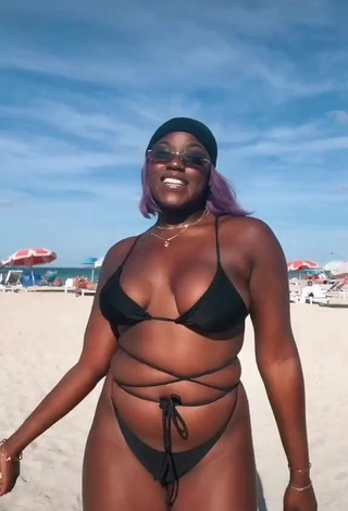 3. Magnificent Skaibeauty Shows Cleavage in Black Bikini at the Beach and Bouncing Boobs