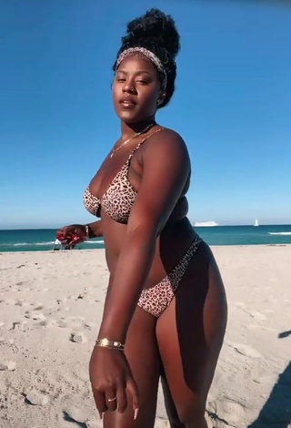 1. Attractive Skaibeauty Shows Cleavage in Leopard Bikini at the Beach and Bouncing Boobs