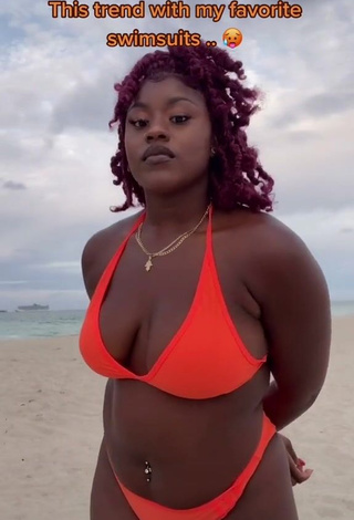 Beautiful Skaibeauty Shows Cleavage in Sexy Bikini