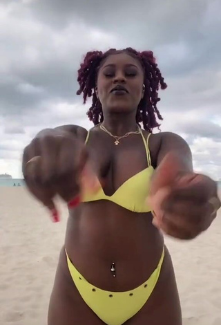 3. Sensual Skaibeauty Shows Cleavage in Yellow Bikini at the Beach and Bouncing Tits