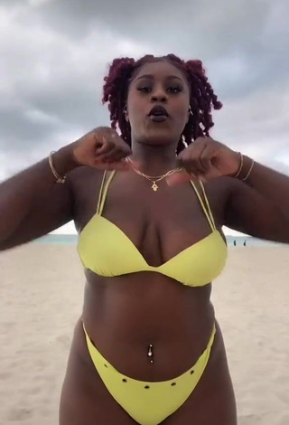 4. Sensual Skaibeauty Shows Cleavage in Yellow Bikini at the Beach and Bouncing Tits