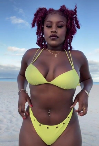 4. Skaibeauty Shows Cleavage in Appealing Yellow Bikini at the Beach