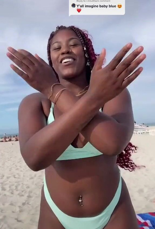 Amazing Skaibeauty Shows Nipples at the Beach and Bouncing Boobs