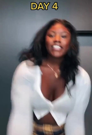 4. Dazzling Skaibeauty Shows Cleavage in Inviting White Crop Top and Bouncing Tits