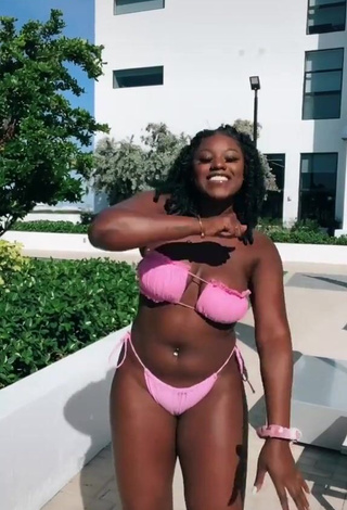 Skaibeauty Shows Cleavage in Alluring Pink Bikini and Bouncing Boobs