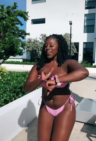 3. Skaibeauty Shows Cleavage in Alluring Pink Bikini and Bouncing Boobs