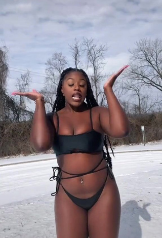 Skaibeauty Shows Cleavage in Erotic Black Bikini and Bouncing Tits