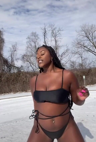 Amazing Skaibeauty Shows Cleavage in Hot Black Bikini and Bouncing Boobs