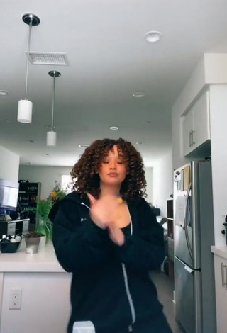 Wonderful Talia Jackson Shows Cleavage and Bouncing Tits