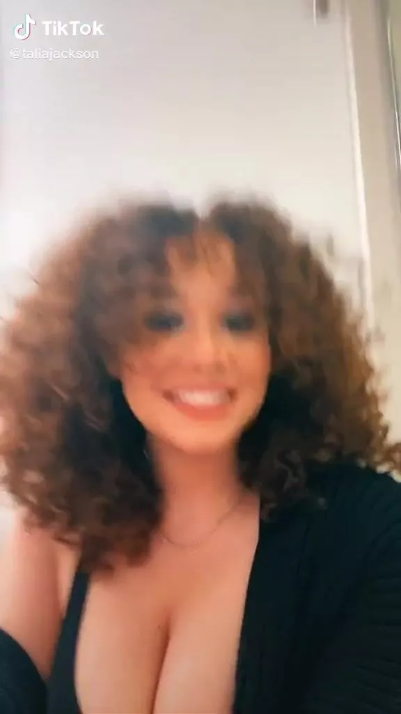 Gorgeous Talia Jackson Shows Cleavage