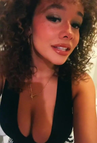 Hot Talia Jackson Shows Cleavage in Black Crop Top