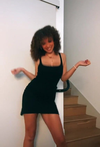 4. Hottie Talia Jackson Shows Cleavage in Black Dress and Bouncing Boobs