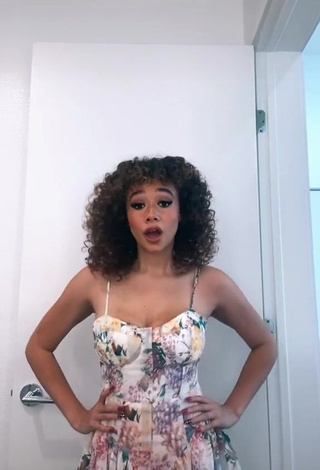 Desirable Talia Jackson Shows Cleavage in Dress and Bouncing Tits