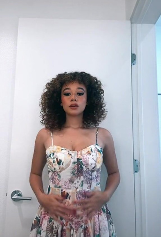 Sexy Talia Jackson Shows Cleavage in Dress