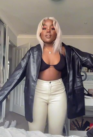 3. Sexy Tatenda Elizabeth Shows Cleavage in Black Crop Top