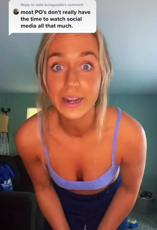 3. Sexy Tayler Harber Shows Cleavage in Blue Crop Top