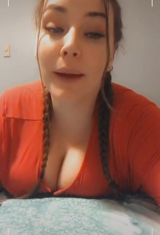 Hottest the_breastest Shows Cleavage